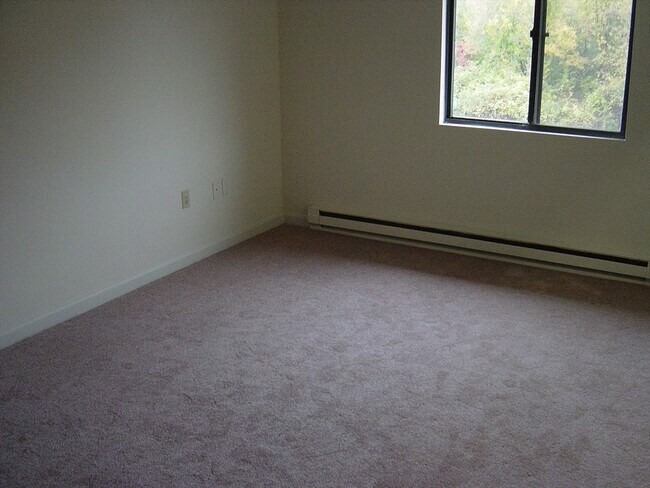 Foto del edificio - 10 Basswood Ave