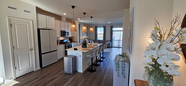 Building Photo - 2227 Glacier St