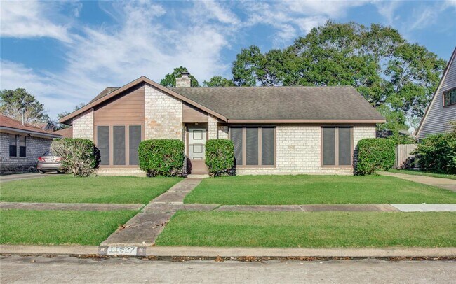 Foto del edificio - 11527 Sagewillow Ln