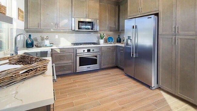 Foto del edificio - 4 Bedroom TownHome in the Skyline Community