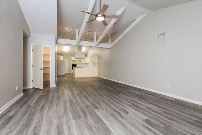 Building Photo - 301 Calloway Ave