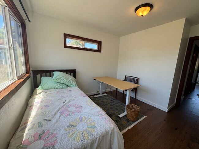 Foto del edificio - 2424 L St