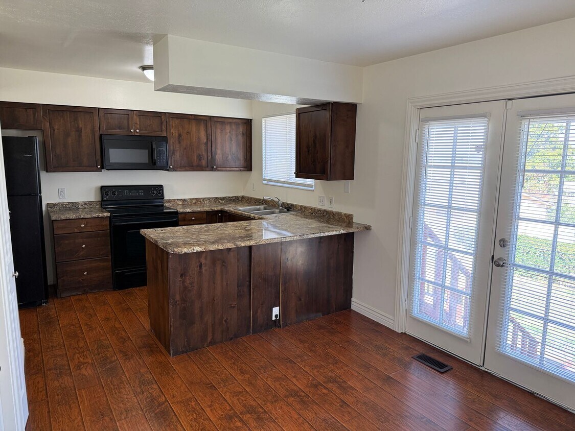 Foto principal - Beautiful five bedroom home