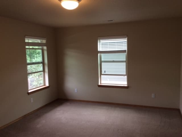 Building Photo - 668 SE Jack Ave