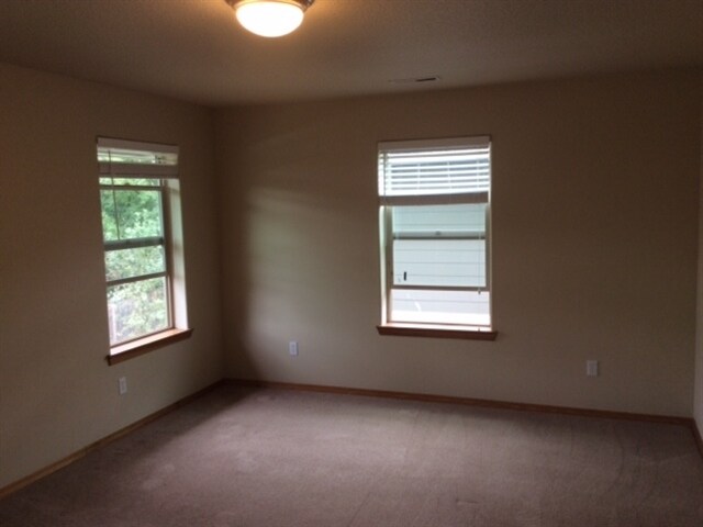 Foto del edificio - 668 SE Jack Ave