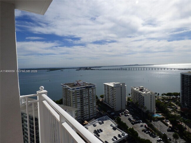Foto del edificio - 185 SE 14th Terrace