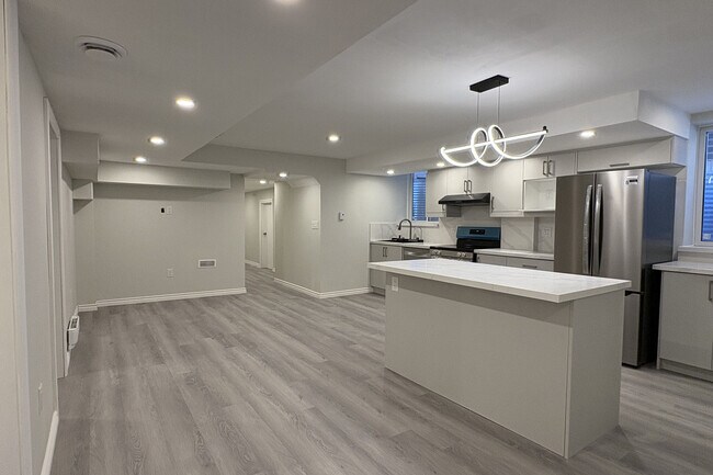 Building Photo - 63 Teskey Cres