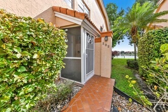 Building Photo - 9553 Shadybrook Dr
