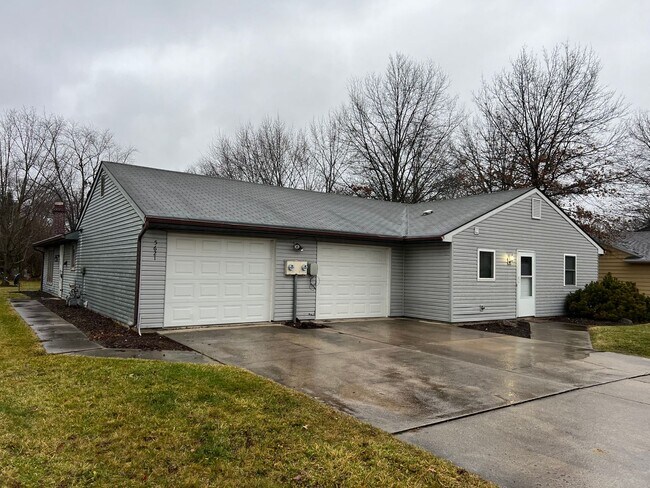 Building Photo - Duplex for Rent by Capital Property Management