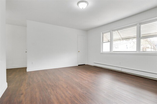 Building Photo - 138 Carteret Ave