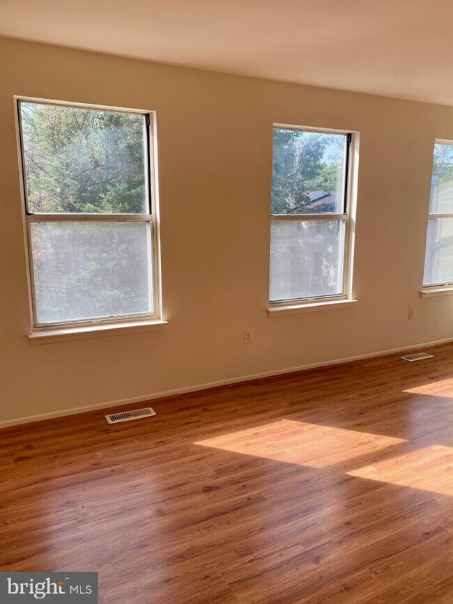 Building Photo - 7022 Palamar Turn