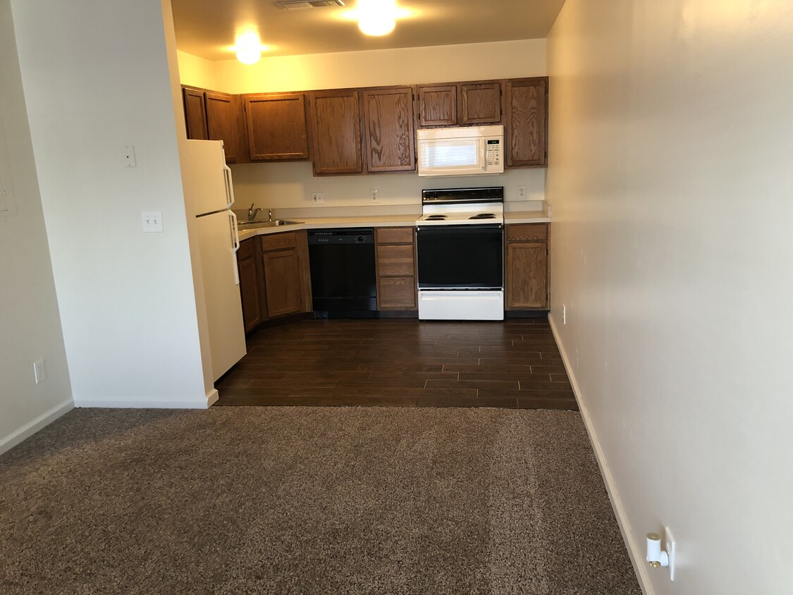 Primary Photo - 228 Maple St