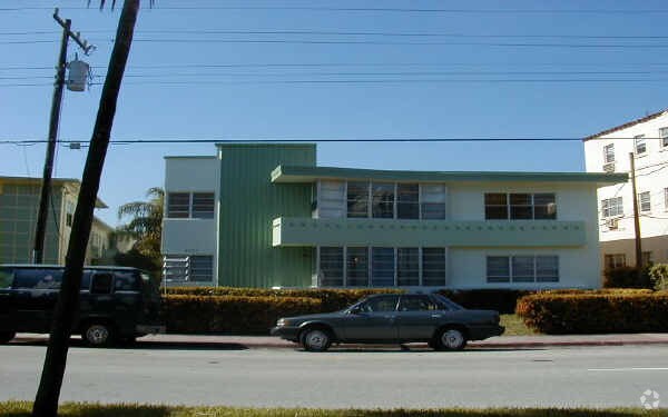 Primary Photo - 4800 Pine Tree Dr
