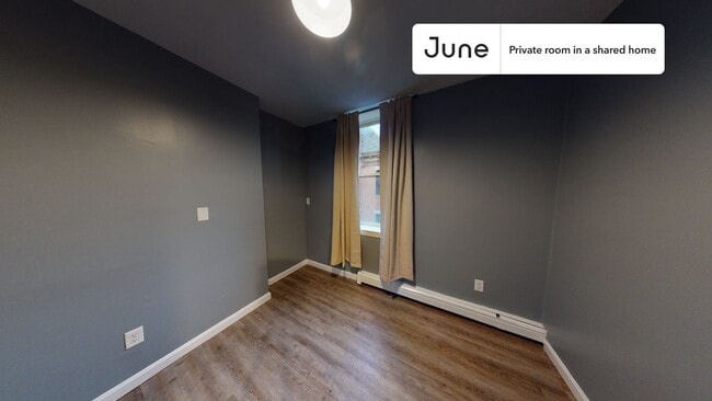 Building Photo - Room in Shared 3 bed/1 bath home