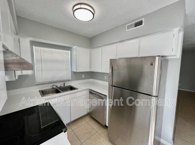 Building Photo - 10218 N Ojus Dr