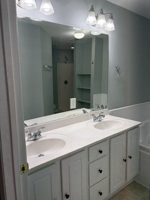 Foto del edificio - 2205 Locksley Woods Dr
