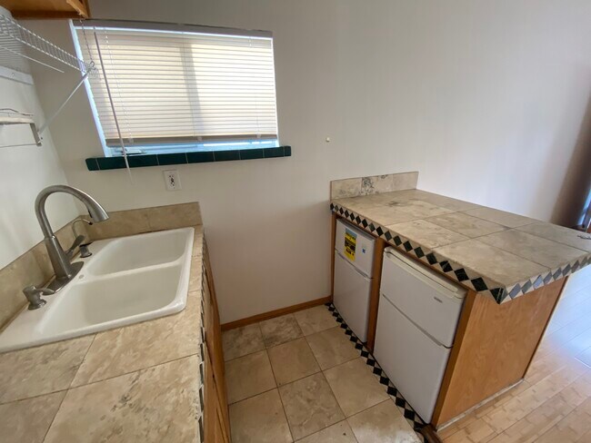 Kitchen - 11950 Rochester Ave