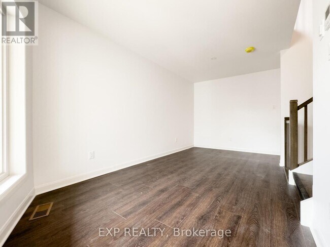 Building Photo - 25 Fair Oaks Crescent