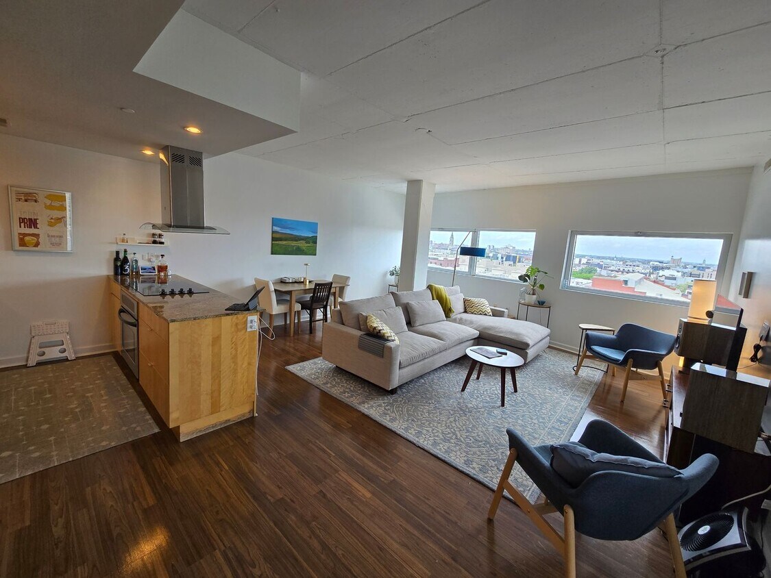 Primary Photo - Beautiful bright HUGE 2 bed 2 bath with gr...