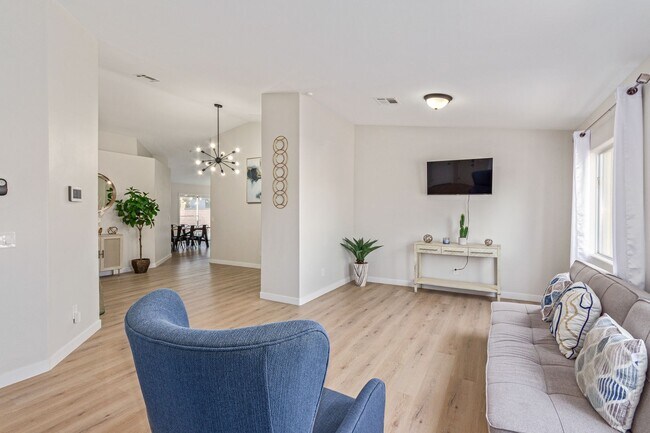 Building Photo - Remodeled Single Story home!