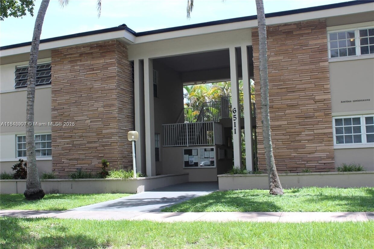 Primary Photo - 6511 Santona St