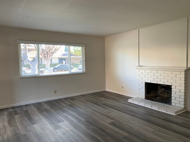 Building Photo - 1319 Essex Way