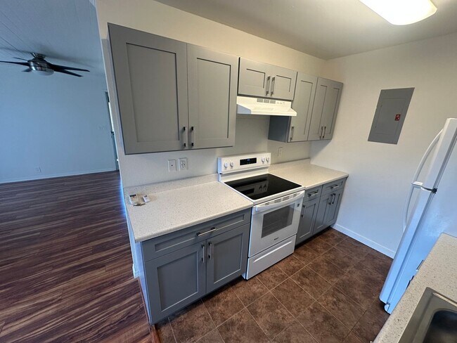 Foto del edificio - 2 BD / 1 BA Apartment Down the Road from Costco Waipio!!!