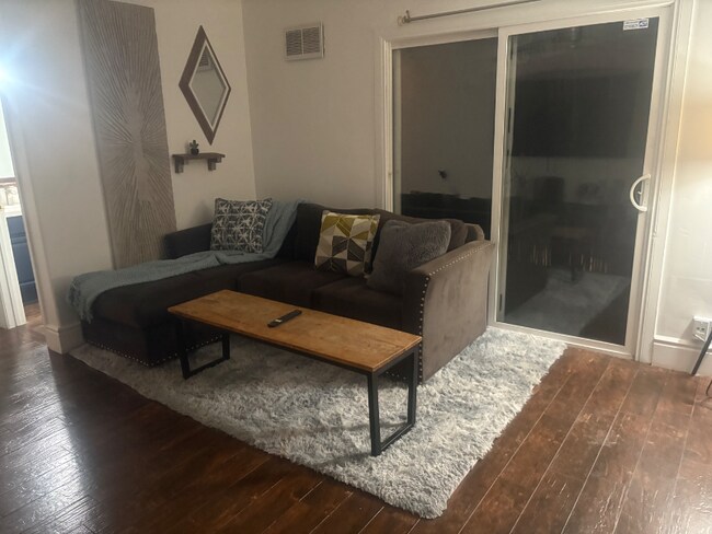 Foto del edificio - 5760 Riley St