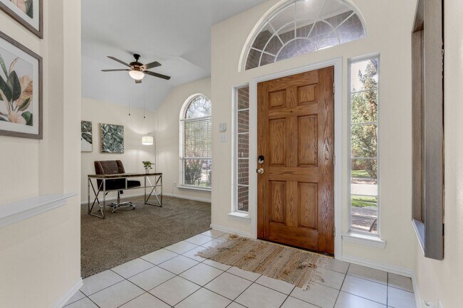 Foto del edificio - 1438 Royal Oaks Dr