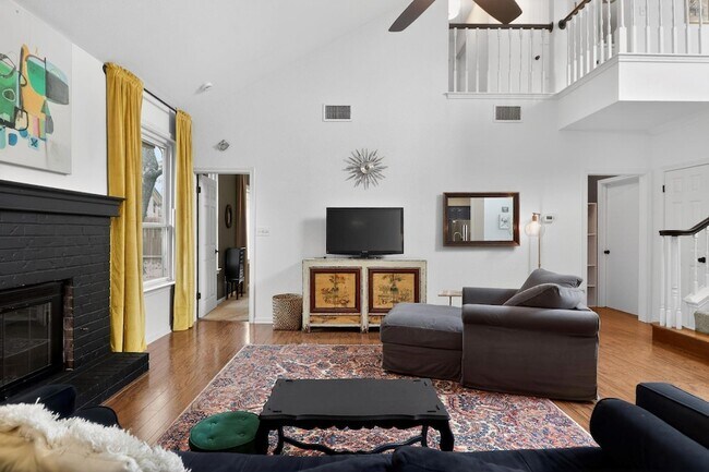 Foto del edificio - 1607 Gracy Farms Ln