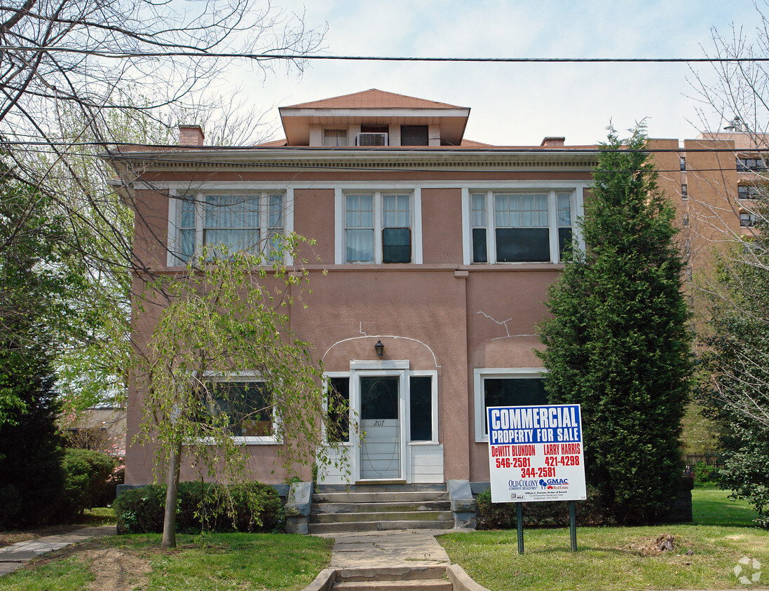 Building Photo - 207 Bradford St