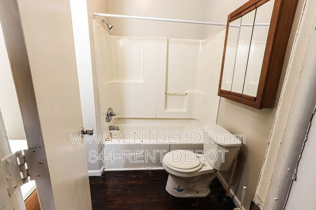 Building Photo - 1501 Henning Ave