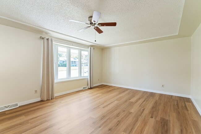 Foto del edificio - 7813 Webster Way