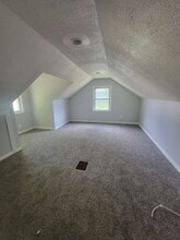Building Photo - 1175 Maple St
