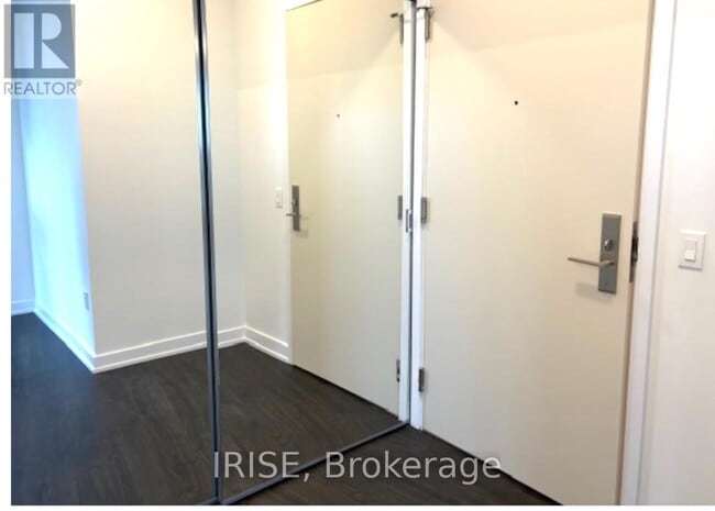 Building Photo - 15 Richardson St