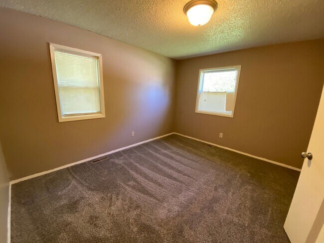 Building Photo - 109 Aspen Cir