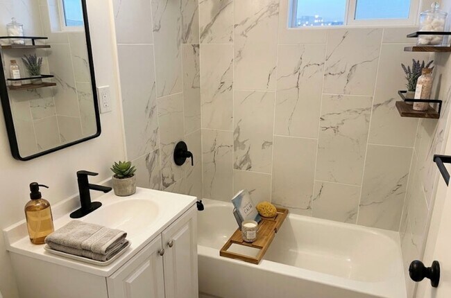 Foto del edificio - 7603 N Hollywood Way