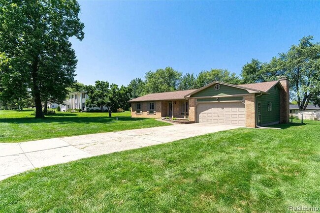 Foto del edificio - 10032 Shadyhill Ln