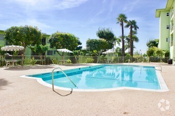 Primary Photo - 1301 S Atlantic Blvd