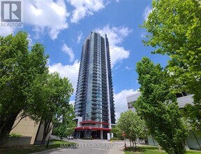 Building Photo - 88 Sheppard Ave E