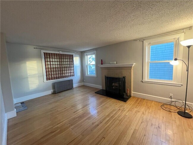 Foto del edificio - 95 Lakeside Ave