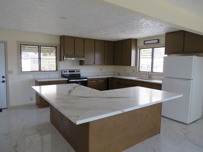 Building Photo - 127A Kanoelani St