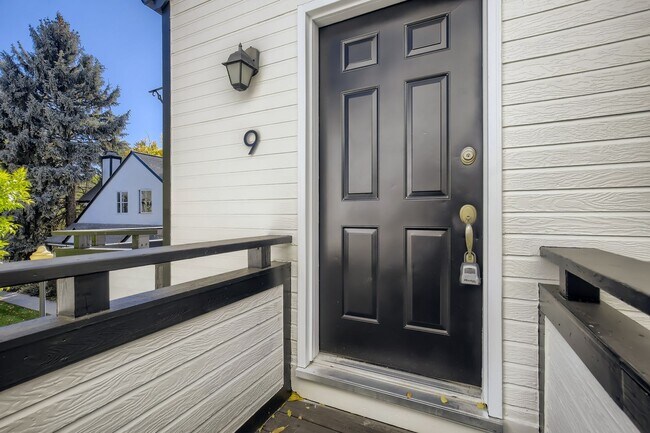 Foto del edificio - Downtown 2 BDR / 2BA - Walk to Everything