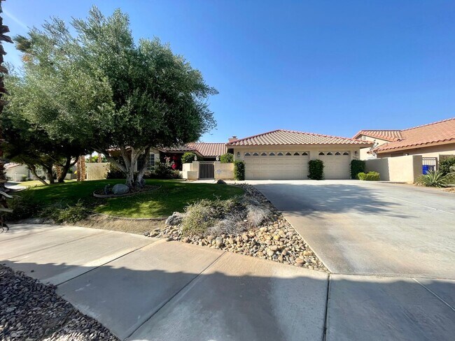 Building Photo - COMING SOON!!! 3 Bedroom/2.5 Bathroom Home...