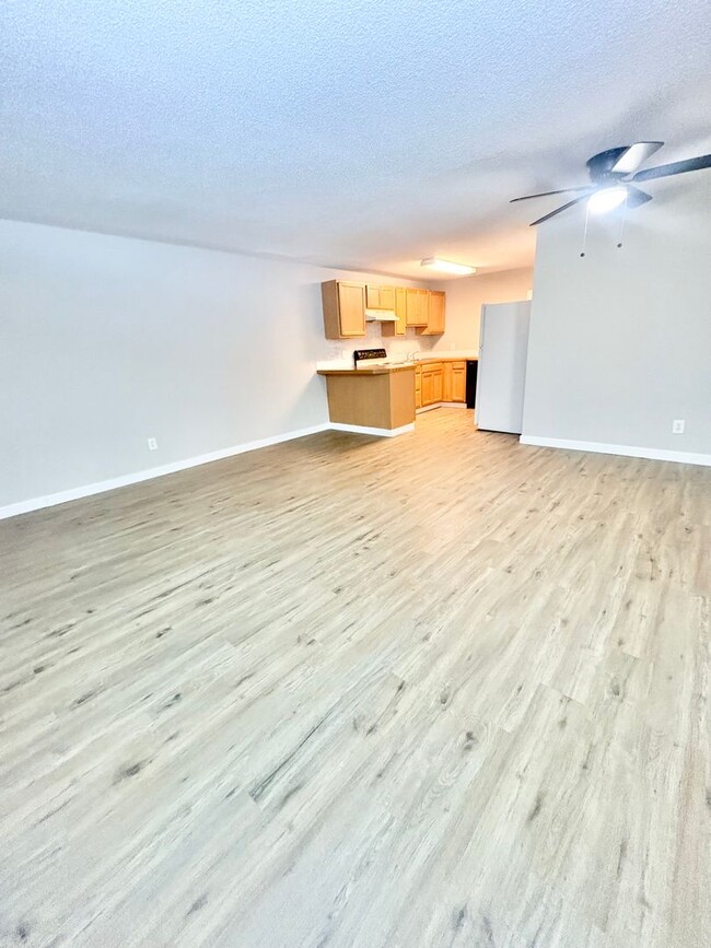 Building Photo - 1 Bed 1 Bath with Limited Time Move In Spe...