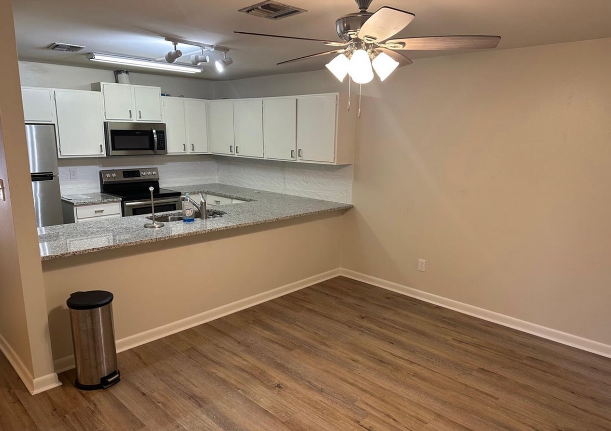 Primary Photo - 2 Bed 2.5 Bath