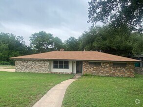 Building Photo - 703 Forest Dr