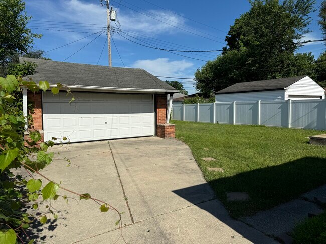 Building Photo - 20261 Burt Rd