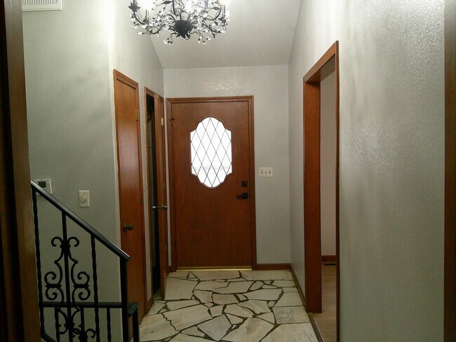 Foto del edificio - 4 Bed 2.5 Bath 2 Car Garage AVAILABLE NOW!!