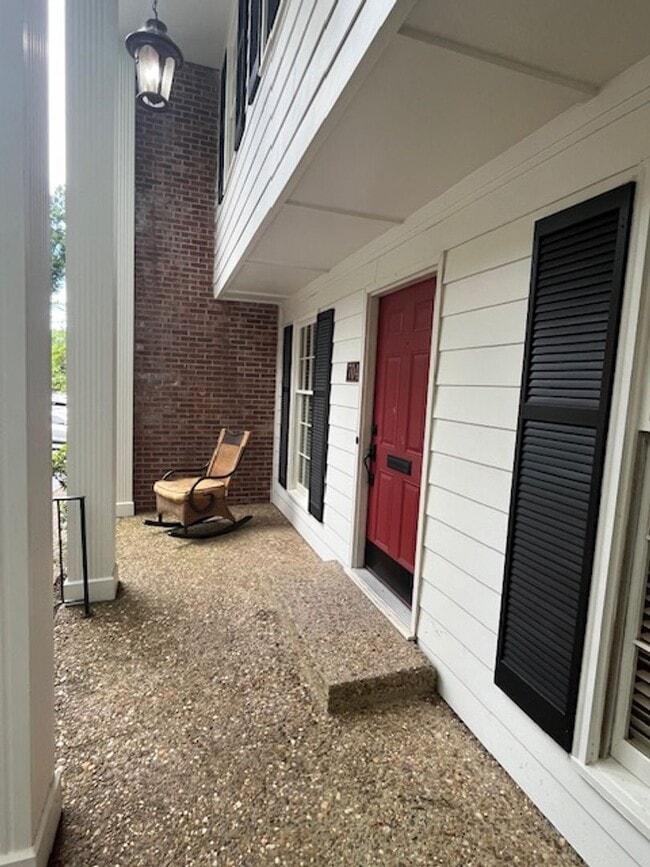Building Photo - 2805 Foxcroft Rd